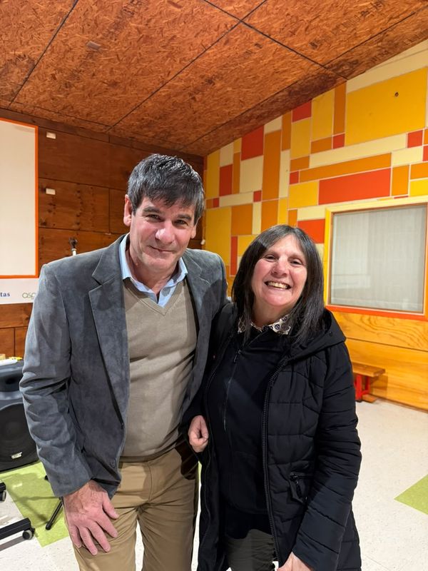 El expositor Claudio Trivisonno y la destacada terapeuta ocupacional puertomontina Cristina Chio